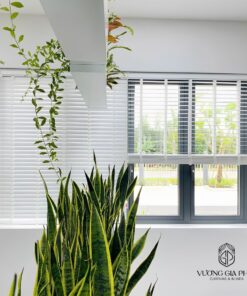 Rèm sáo gỗ màu trắng dành cho văn phòng