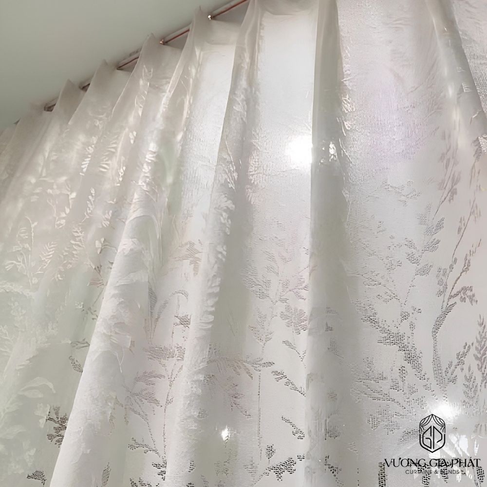 Rèm Voan hoạ tiết trắng thêu hoa hồng