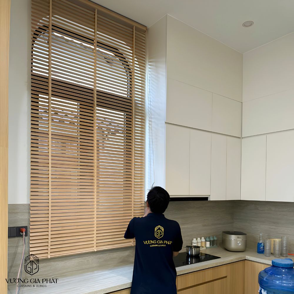 CÔNG TRÌNH RÈM VẢI 2 LỚP KẾT HỢP RÈM SÁO GỖ TẠI NHÀ PHỐ ĐỒNG THÁP